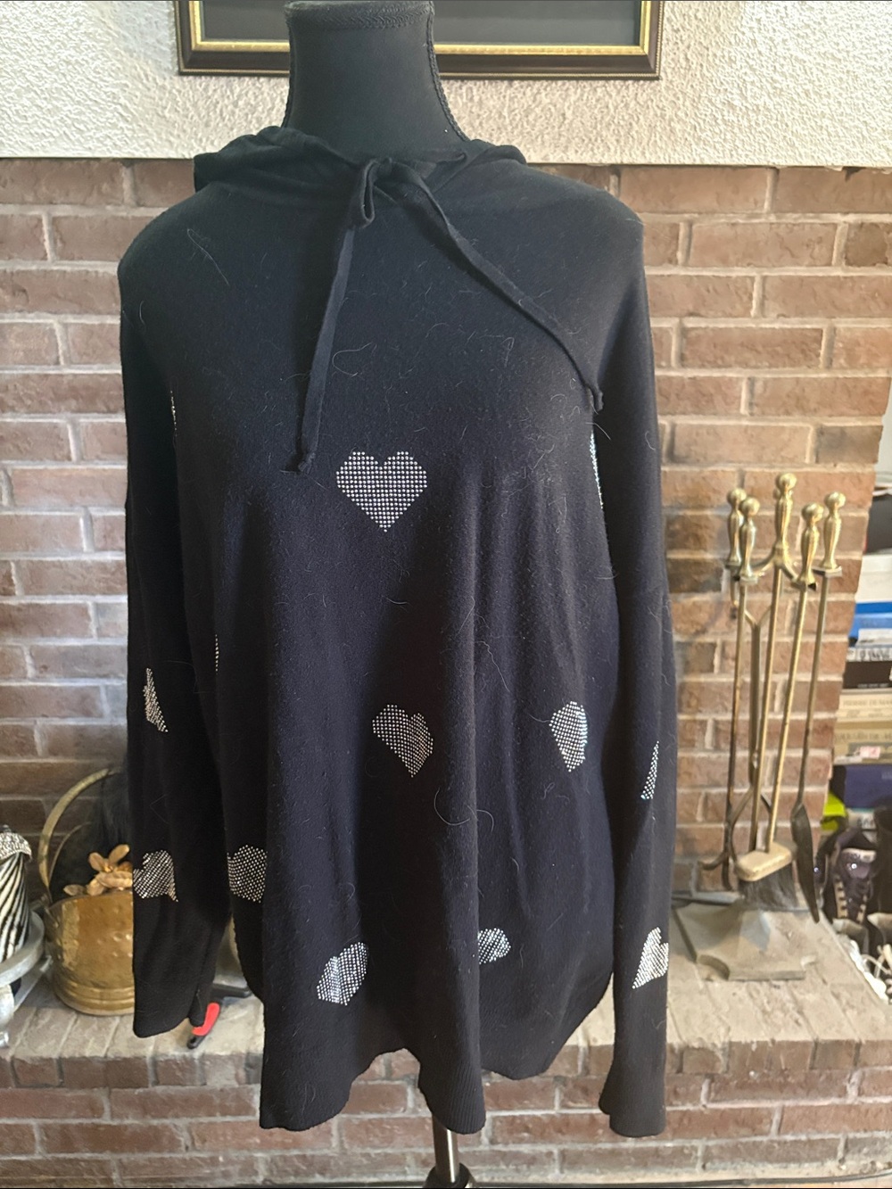 Women’s Black Heart-Detail Hooded Sweater - Cozy Turtleneck Style
